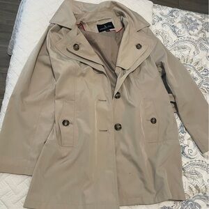 London Fog Raincoat large with hood